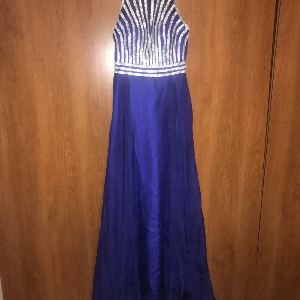 Formal dress - Picture 2 of 2